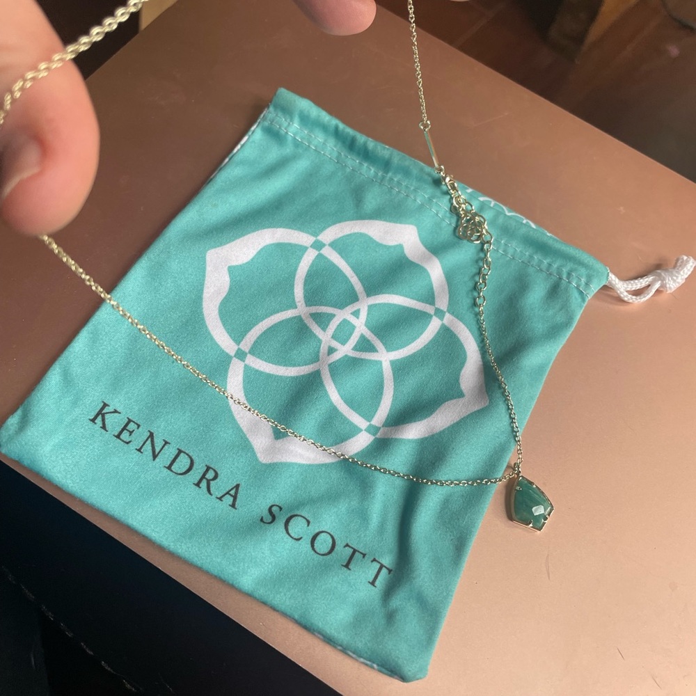 Like New Kendra Scott Necklace